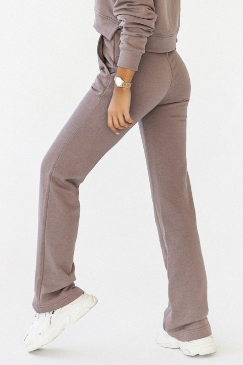 Spodnie Dresowe Model Lamia T22 Mocca - IVON Spodnie Dresowe Model Lamia T22 Mocca - IVON