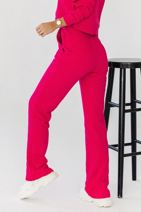 Spodnie Dresowe Model Lamia T22 Pink - IVON Spodnie Dresowe Model Lamia T22 Pink - IVON