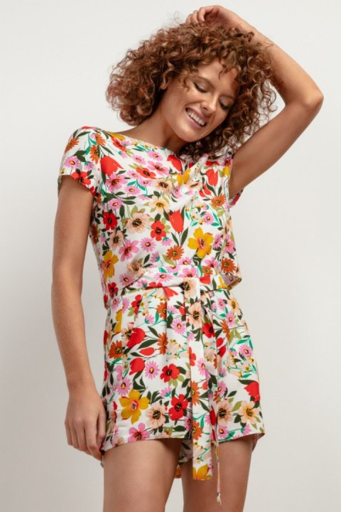 Bluzka Model T408 Kwiaty na białym tle - Tessita Bluzka Model T408 Kwiaty na białym tle - Tessita