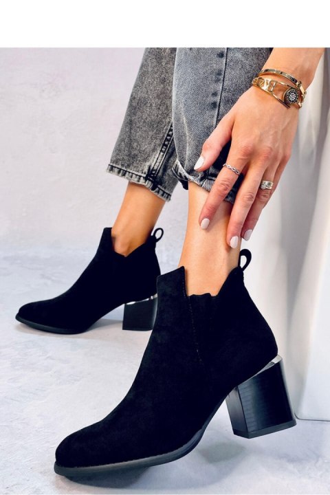 Botki na obcasie zamszowe HALLIE BLACK - Inello Hurtownia odzieży on-line, moda damska, bielizna i obuwie dla kobiet - Matterhor Botki na obcasie zamszowe HALLIE BLACK - Inello Hurtownia odzieży on-line, moda damska, bielizna i obuwie dla kobiet - Matterhor