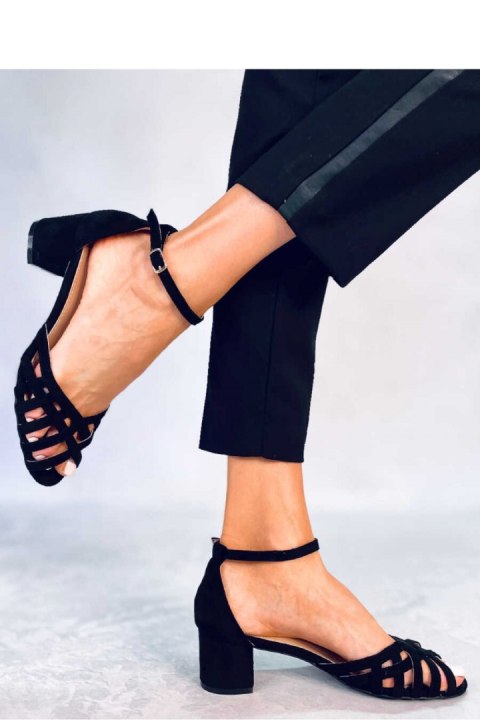 Sandałki na niskim obcasie KERMEL BLACK - Inello Hurtownia odzieży on-line, moda damska, bielizna i obuwie dla kobiet - Matterho Sandałki na niskim obcasie KERMEL BLACK - Inello Hurtownia odzieży on-line, moda damska, bielizna i obuwie dla kobiet - Matterho