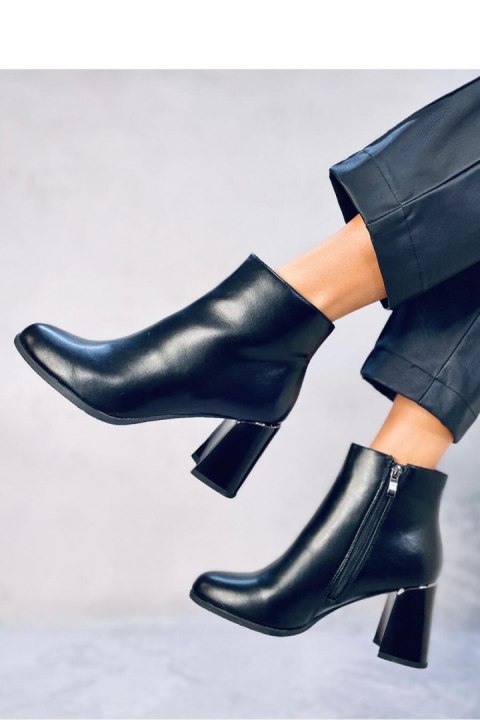 Botki licowe na stabilnym obcasie TANNA BLACK - Inello Botki licowe na stabilnym obcasie TANNA BLACK - Inello
