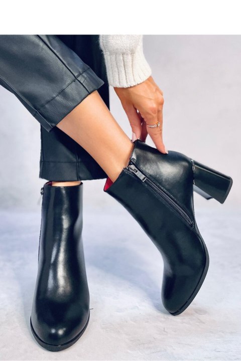 Botki licowe na stabilnym obcasie TANNA BLACK - Inello Botki licowe na stabilnym obcasie TANNA BLACK - Inello