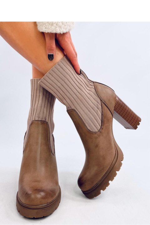 Botki na obcasie ze ściagaczem FAIRSY KHAKI - Inello Botki na obcasie ze ściagaczem FAIRSY KHAKI - Inello