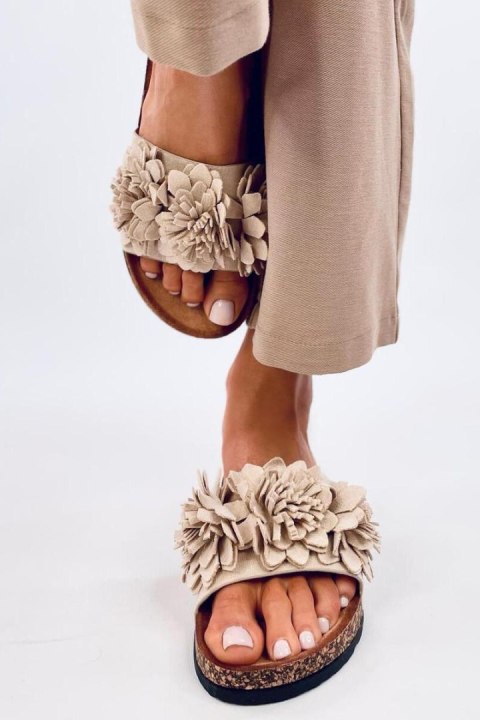 Sandał Klapki korkowe z kwiatami SEBILL BEIGE - Inello Sandał Klapki korkowe z kwiatami SEBILL BEIGE - Inello