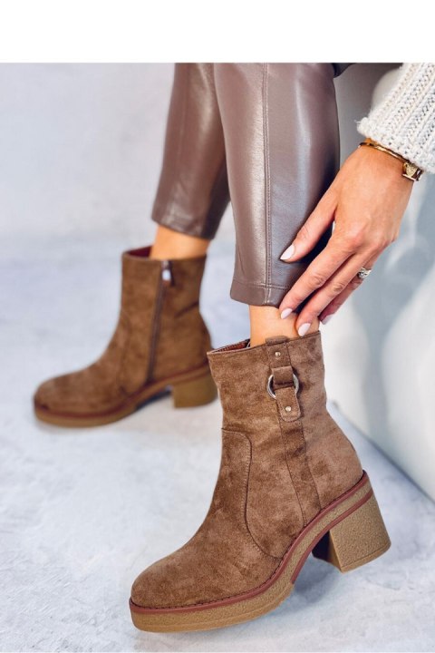 Botki na szerokim obcasie COOKE KHAKI - Inello Botki na szerokim obcasie COOKE KHAKI - Inello