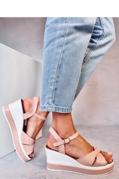 Sandałki na koturnie WINKLER PINK - Inello Hurtownia odzieży on-line, moda damska, bielizna i obuwie dla kobiet - Matterhorn.pl Sandałki na koturnie WINKLER PINK - Inello Hurtownia odzieży on-line, moda damska, bielizna i obuwie dla kobiet - Matterhorn.pl
