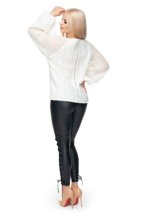Sweter Damski Model 30061 Cream - PeeKaBoo Sweter Damski Model 30061 Cream - PeeKaBoo