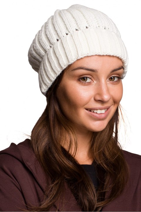 Czapka Damska Model BK058 Ecru - BE Knit Czapka Damska Model BK058 Ecru - BE Knit