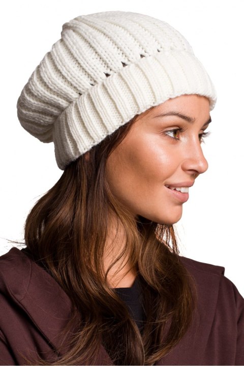 Czapka Damska Model BK058 Ecru - BE Knit Czapka Damska Model BK058 Ecru - BE Knit