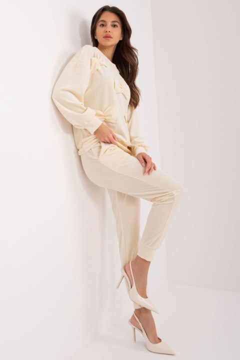 Spodnie Komplet Model DHJ-KMPL-8850.68 Ecru - Italy Moda Spodnie Komplet Model DHJ-KMPL-8850.68 Ecru - Italy Moda