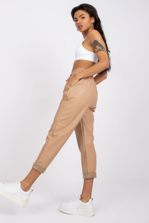 Spodnie Damskie Model DHJ-SP-5058.35P Beige - Italy Moda Spodnie Damskie Model DHJ-SP-5058.35P Beige - Italy Moda