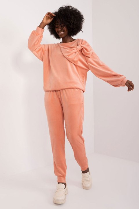 Spodnie Komplet Model DHJ-KMPL-8831.14X Brzoskwinia - Italy Moda Spodnie Komplet Model DHJ-KMPL-8831.14X Brzoskwinia - Italy Moda