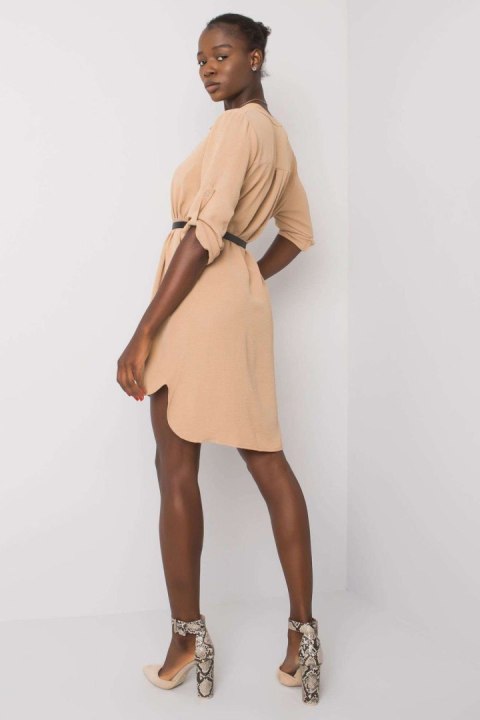 Sukienka Model DHJ-SK-5766.18X Camel - Italy Moda Sukienka Model DHJ-SK-5766.18X Camel - Italy Moda