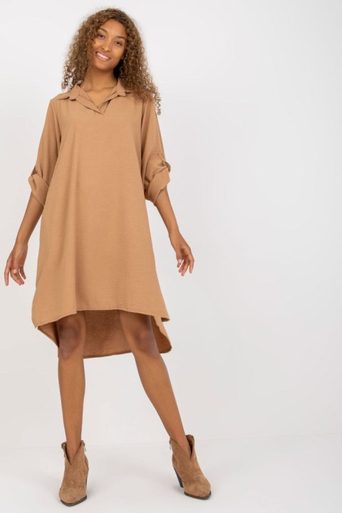 Sukienka Model DHJ-SK-16328.33 Camel - Italy Moda Sukienka Model DHJ-SK-16328.33 Camel - Italy Moda