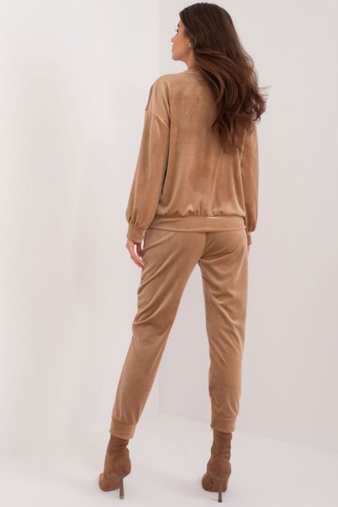 Spodnie Komplet Model DHJ-KMPL-8850.68 Dark Beige - Italy Moda Spodnie Komplet Model DHJ-KMPL-8850.68 Dark Beige - Italy Moda