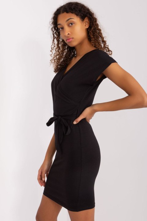 Sukienka Model RV-SK-8018.91 Black - Rue Paris Sukienka Model RV-SK-8018.91 Black - Rue Paris
