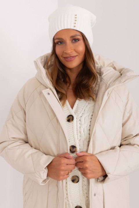 Czapka Damska Model JK-CZ-13-1.20 Ecru - Rue Paris Czapka Damska Model JK-CZ-13-1.20 Ecru - Rue Paris