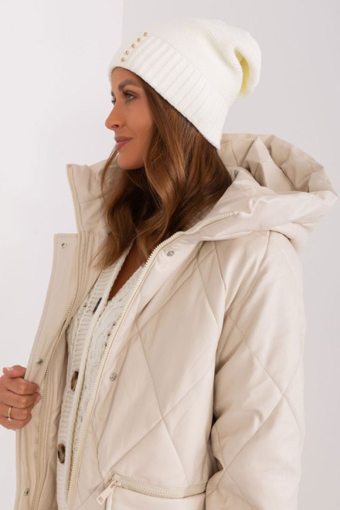 Czapka Damska Model JK-CZ-13-1.20 Ecru - Rue Paris Czapka Damska Model JK-CZ-13-1.20 Ecru - Rue Paris