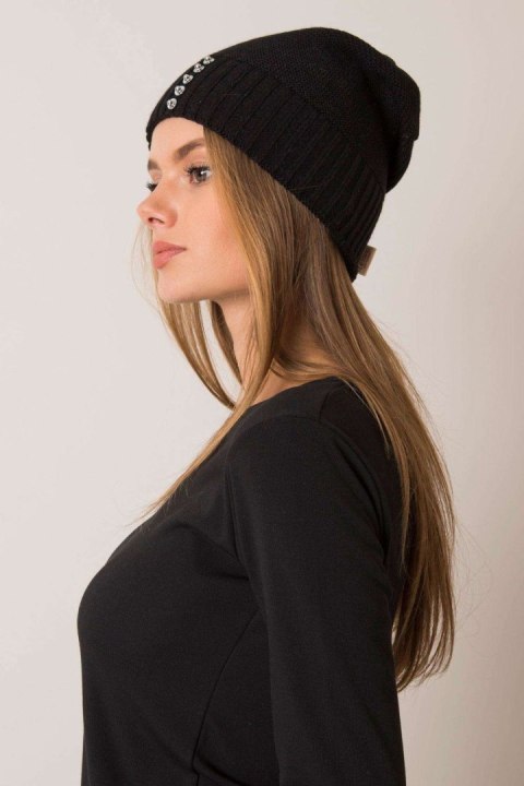 Czapka Damska Model JK-CZ-13.65 Black - Rue Paris Czapka Damska Model JK-CZ-13.65 Black - Rue Paris