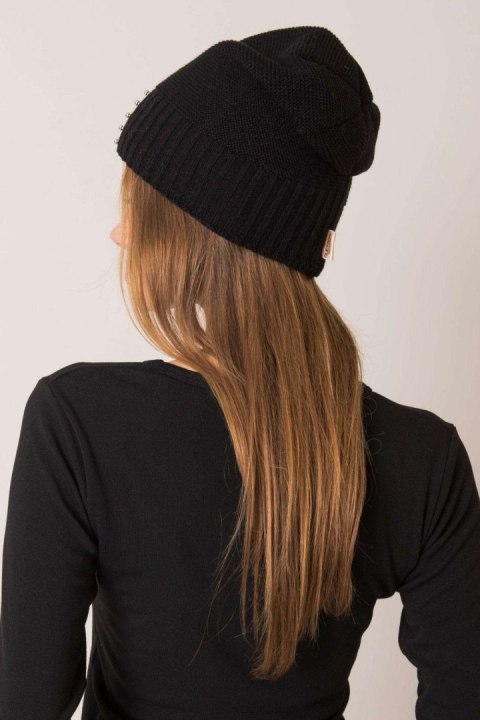 Czapka Damska Model JK-CZ-13.65 Black - Rue Paris Czapka Damska Model JK-CZ-13.65 Black - Rue Paris
