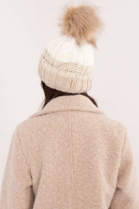 Czapka Model JK-CZ-52.31 Beige - Rue Paris Czapka Model JK-CZ-52.31 Beige - Rue Paris