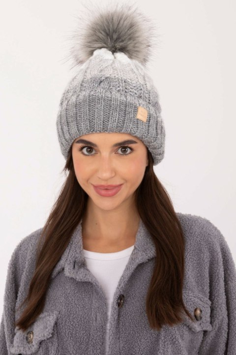 Czapka Model JK-CZ-52.31 Grey - Rue Paris Czapka Model JK-CZ-52.31 Grey - Rue Paris