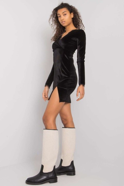 Sukienka Model RV-SK-7343.29X Black - Rue Paris Sukienka Model RV-SK-7343.29X Black - Rue Paris