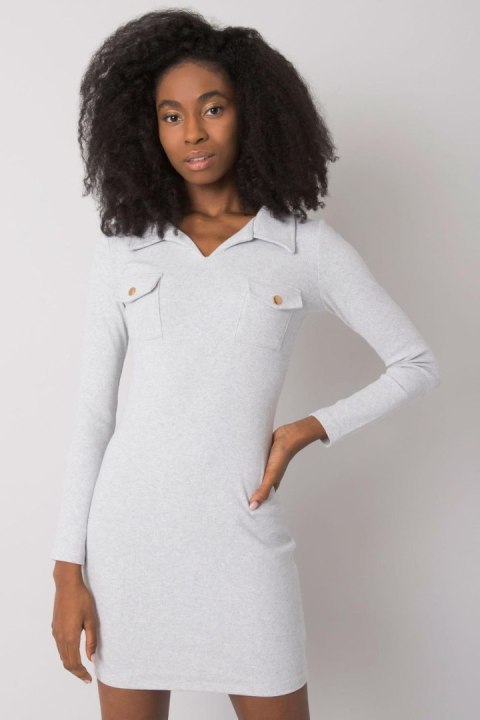 Sukienka Model RV-SK-7435.38 Light Grey - Rue Paris Sukienka Model RV-SK-7435.38 Light Grey - Rue Paris