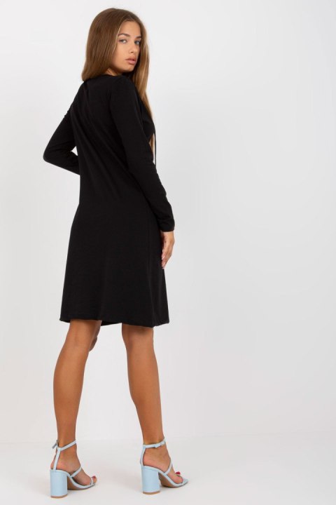 Sukienka Model RV-SK-8054.46P Black - Rue Paris Sukienka Model RV-SK-8054.46P Black - Rue Paris