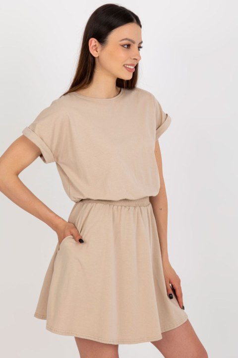 Sukienka Model WN-SK-657.28 Beige - Rue Paris Sukienka Model WN-SK-657.28 Beige - Rue Paris