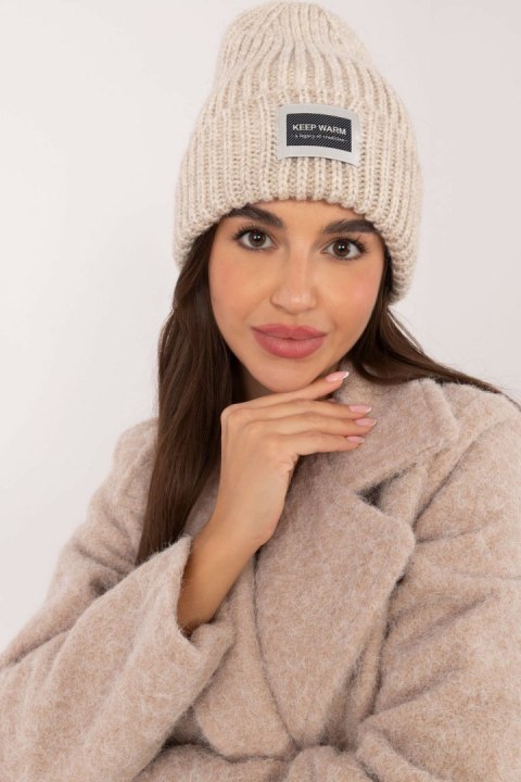 Czapka Model JK-CZ-51.32 Beige - Rue Paris Czapka Model JK-CZ-51.32 Beige - Rue Paris