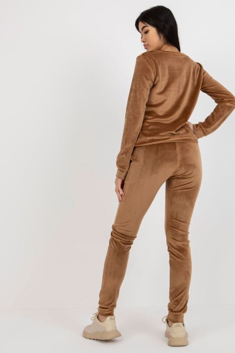 Spodnie Komplet Model RV-KMPL-6083.05 Camel - Rue Paris Hurtownia odzieży on-line, moda damska, bielizna i obuwie dla kobiet - M Spodnie Komplet Model RV-KMPL-6083.05 Camel - Rue Paris Hurtownia odzieży on-line, moda damska, bielizna i obuwie dla kobiet - M