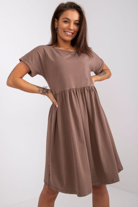 Sukienka Model RV-SK-5672.03P Brown - Rue Paris Sukienka Model RV-SK-5672.03P Brown - Rue Paris