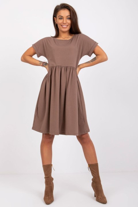 Sukienka Model RV-SK-5672.03P Brown - Rue Paris Sukienka Model RV-SK-5672.03P Brown - Rue Paris