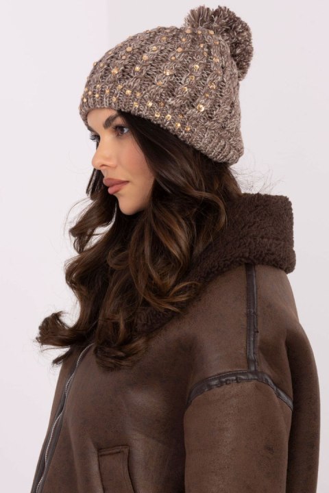 Czapka Model AT-CZ-JY-39.32 Dark Beige - AT Czapka Model AT-CZ-JY-39.32 Dark Beige - AT