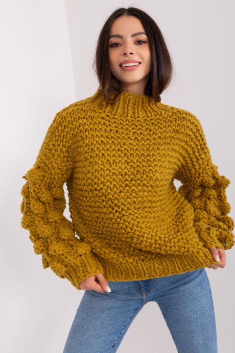 Sweter Damski Model AT-SW-2382.97P Oliwka - AT Sweter Damski Model AT-SW-2382.97P Oliwka - AT