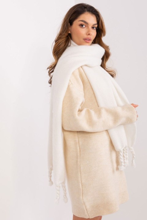 Szalik Model AT-SZ-2313502.47P Ecru - AT Szalik Model AT-SZ-2313502.47P Ecru - AT