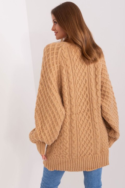 Sweter Damski Model AT-SW-2367-2.64P Camel - AT Sweter Damski Model AT-SW-2367-2.64P Camel - AT