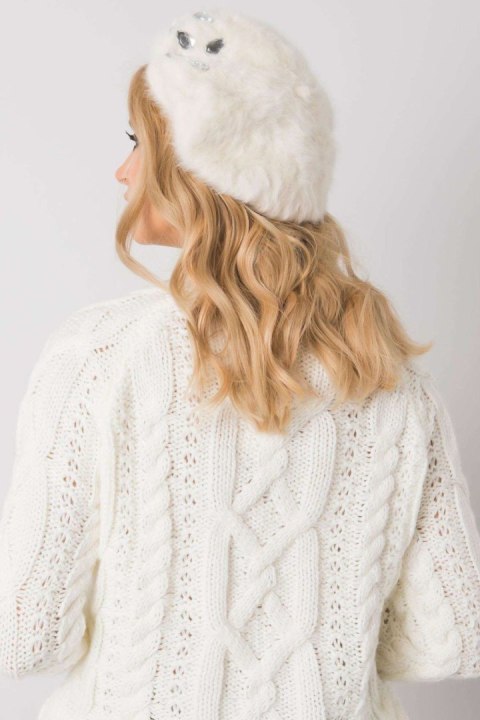 Beret Model AT-CZ-BF38834-1 Ecru - AT Beret Model AT-CZ-BF38834-1 Ecru - AT