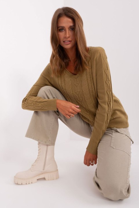Sweter Damski Model AT-SW-2329.98P Oliwka - AT Sweter Damski Model AT-SW-2329.98P Oliwka - AT