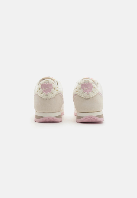 Buty Nike Cortez Białe Valentine's Day - HV6012-161 Buty Nike Cortez Białe Valentine's Day - HV6012-161