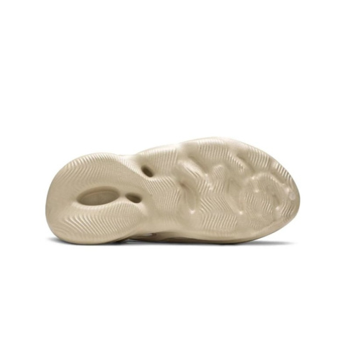 Klapki Adidas Yeezy Foam Runner Beżowy FY4567 Klapki Adidas Yeezy Foam Runner Beżowy FY4567